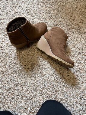 BOBS Women's Brown Suede Wedge Ankle Boots size 7.5